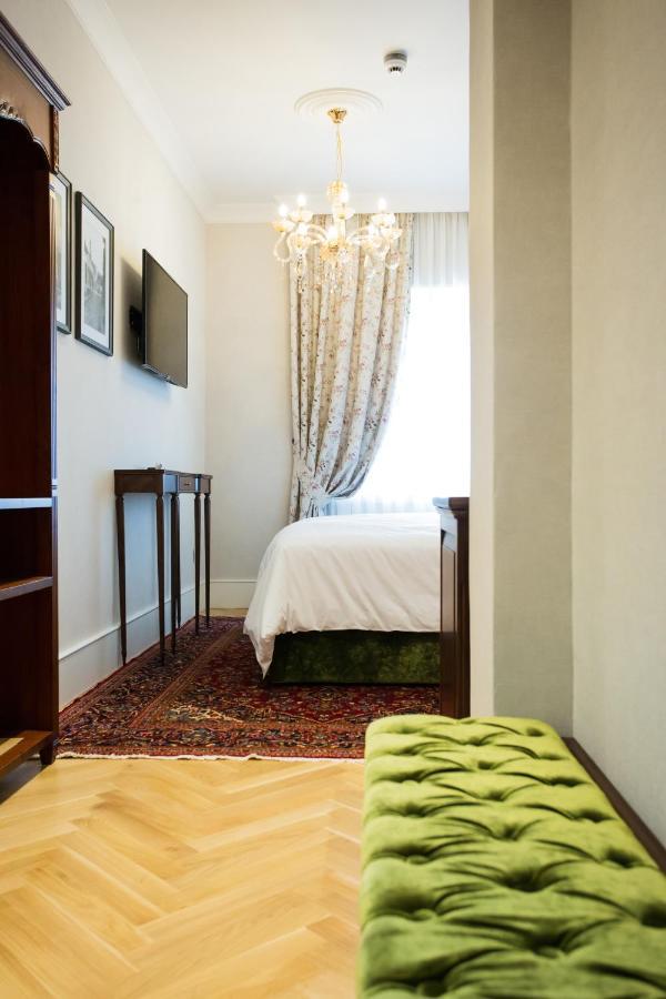 Ebel Boutique Hotel Tirana Kültér fotó