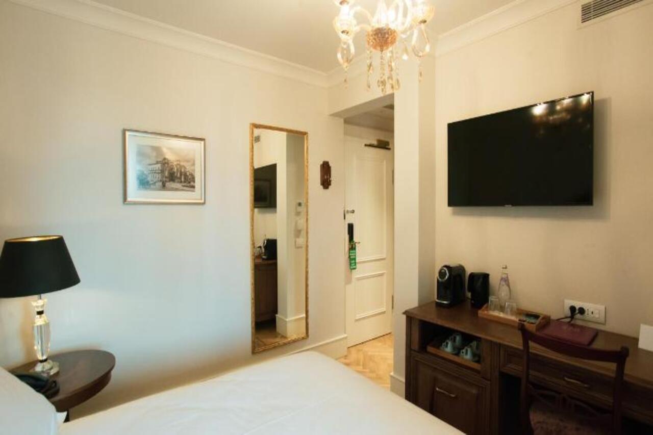 Ebel Boutique Hotel Tirana Kültér fotó