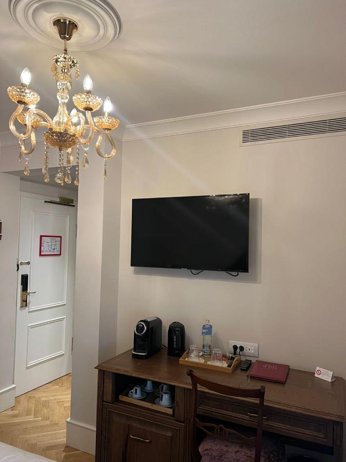 Ebel Boutique Hotel Tirana Kültér fotó