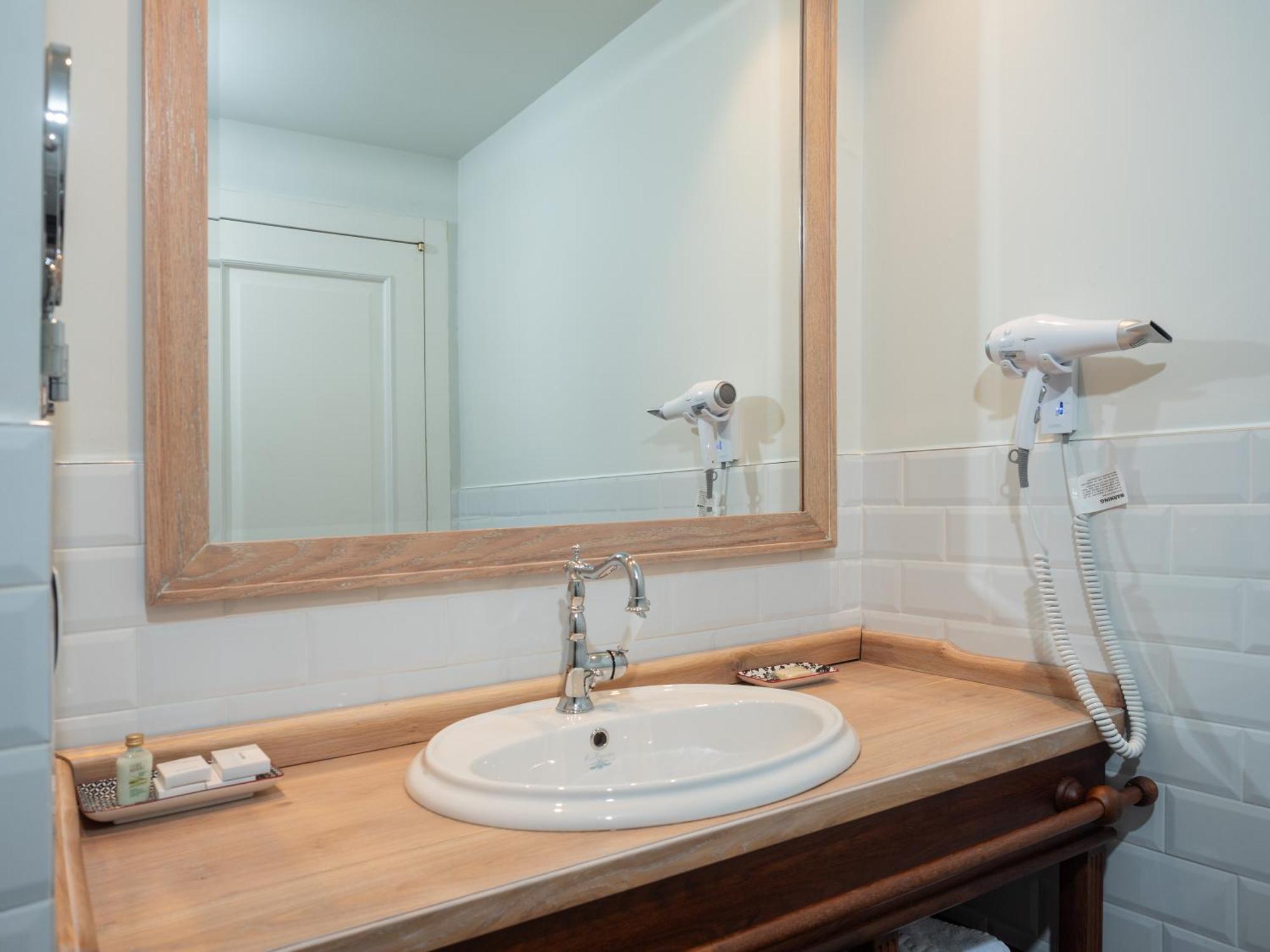 Ebel Boutique Hotel Tirana Kültér fotó