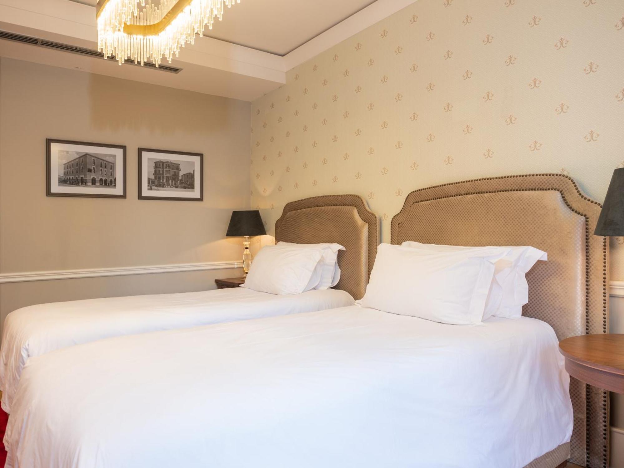 Ebel Boutique Hotel Tirana Kültér fotó