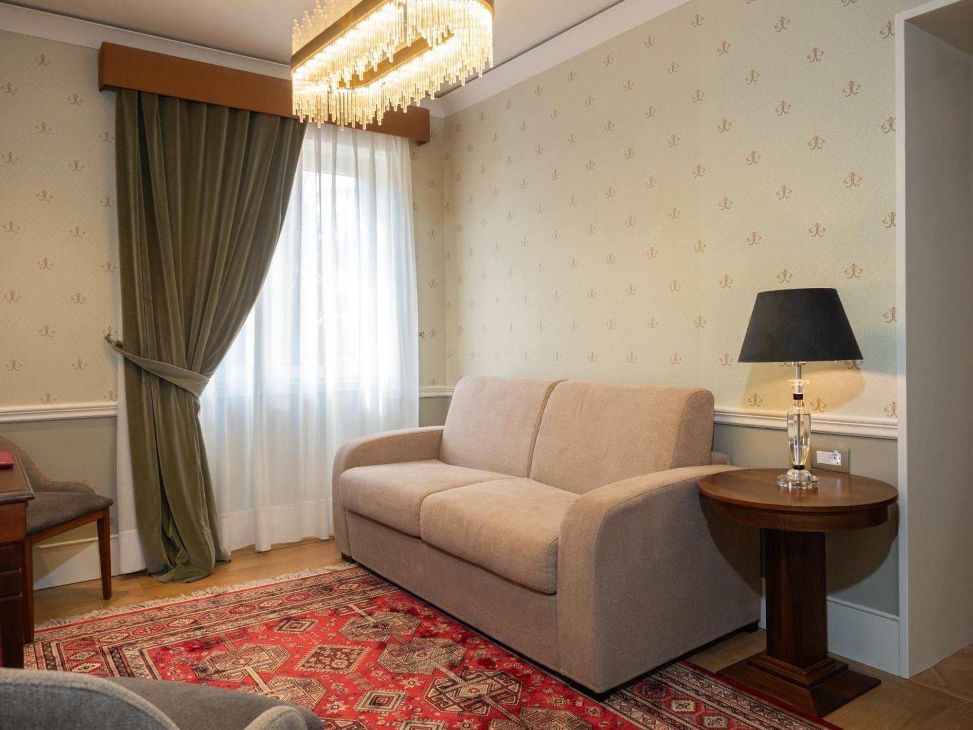 Ebel Boutique Hotel Tirana Kültér fotó