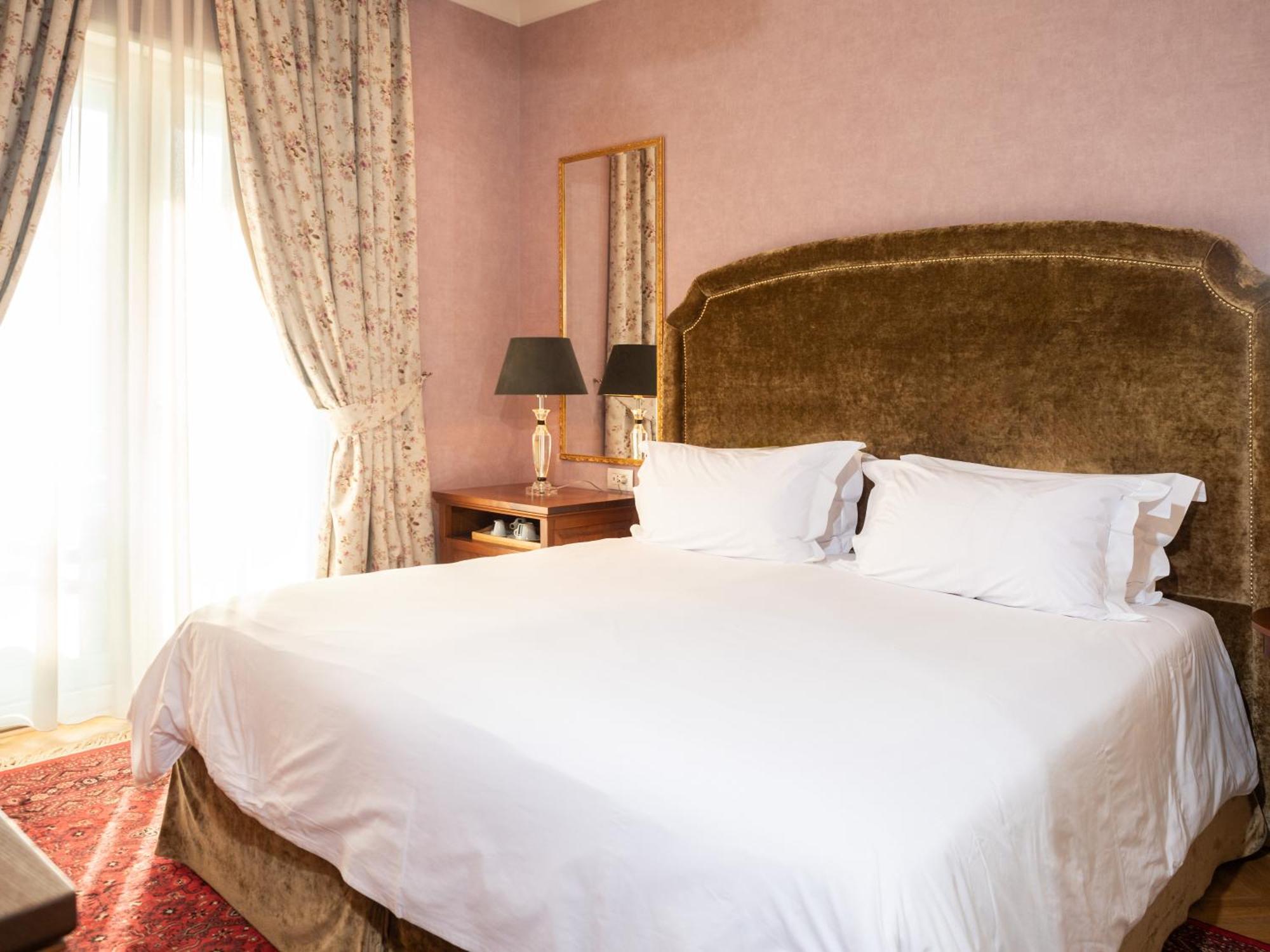 Ebel Boutique Hotel Tirana Kültér fotó