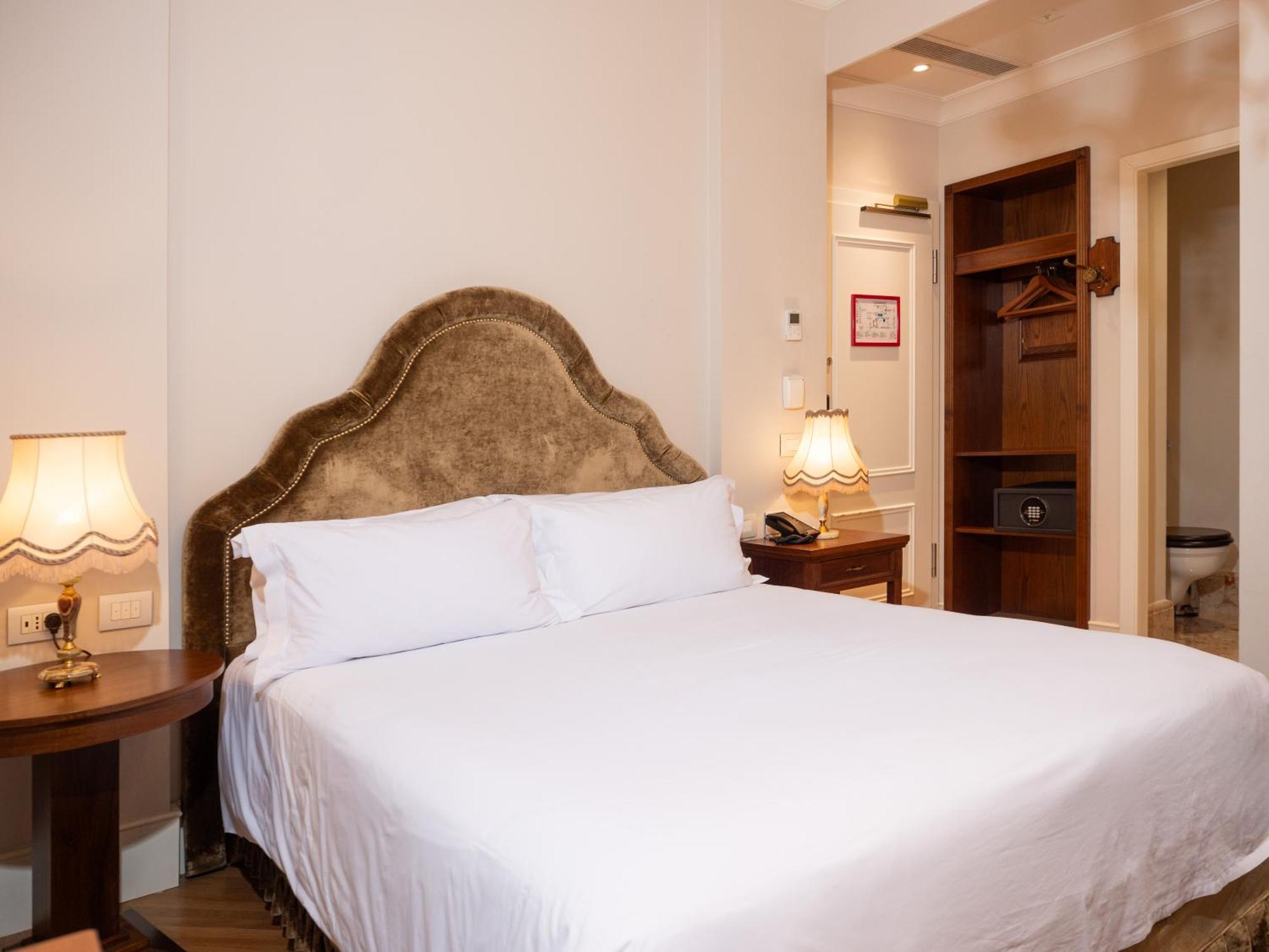 Ebel Boutique Hotel Tirana Kültér fotó