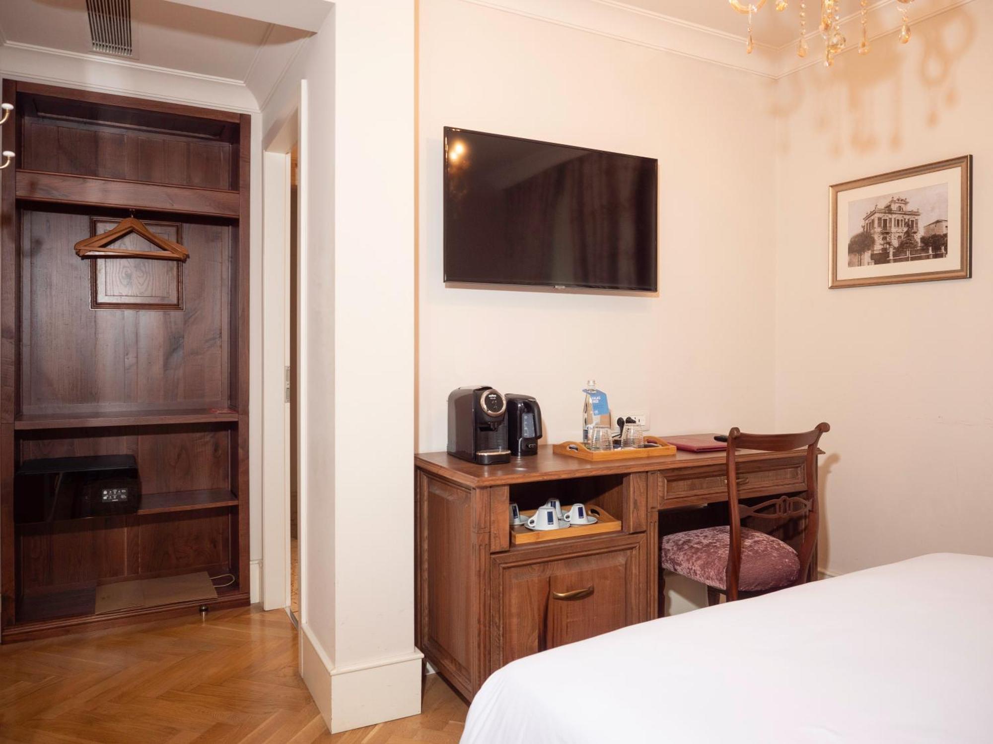 Ebel Boutique Hotel Tirana Kültér fotó